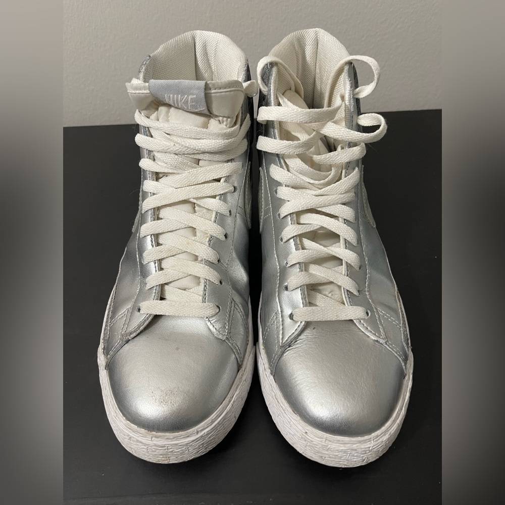 I’m selling some Nike high tops blazers size 10.5